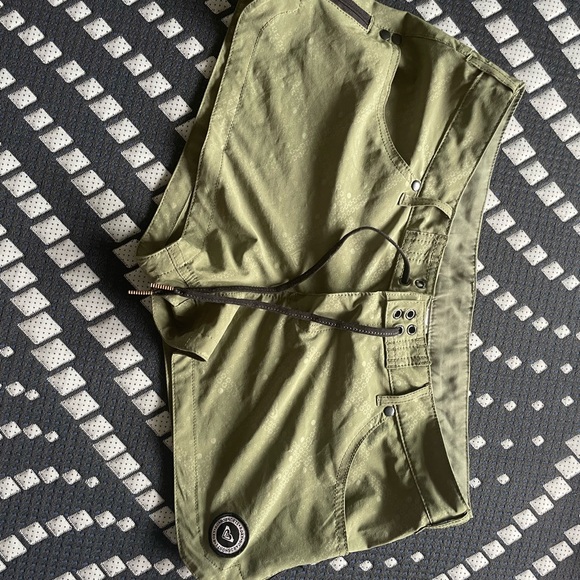 Roxy Olive Green Shorts - Picture 1 of 3